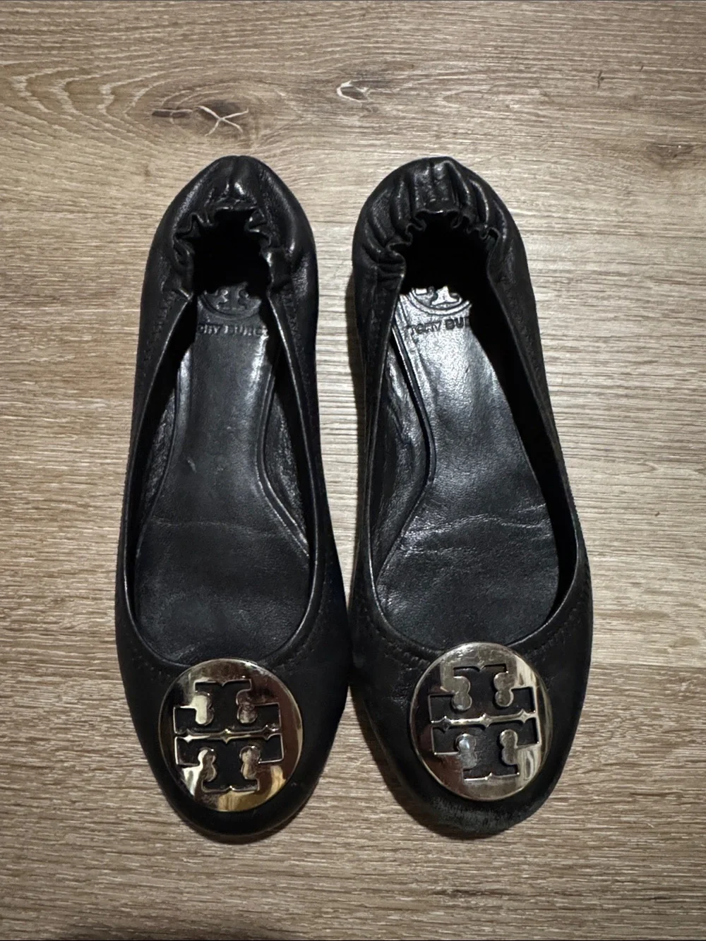 Tory Burch Black Leather Ballet Flats with Gold Logo Medallion size 6.5